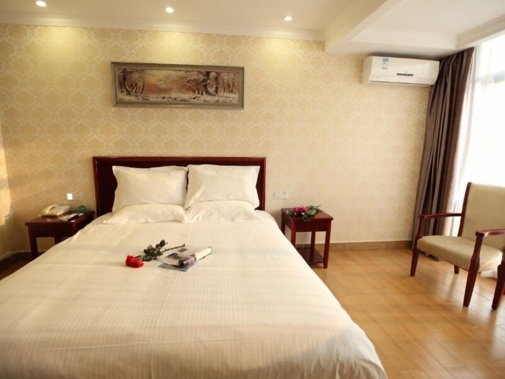 GreenTree Business Inn HuiZhou South Railway Station DanShui RenMin Road Business Hotel