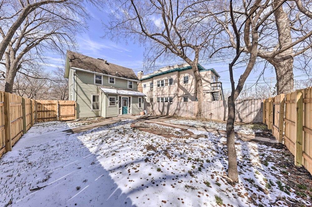 Newly Renovated Home Close to Dtwn Lawrence! view 4