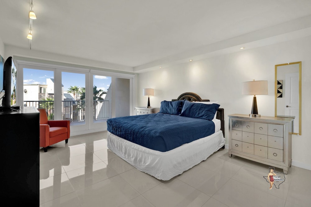 Bahia Mar-Solare Beachfront & Two Pools