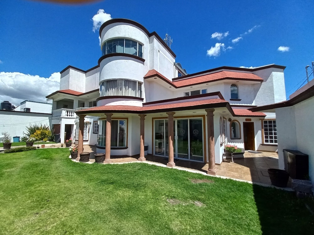 La Aurora Hotel like Home