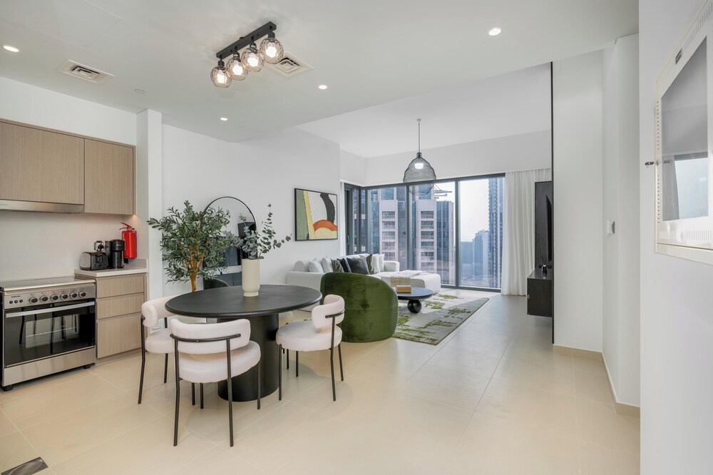 2BR High Floor Act I Act II T1