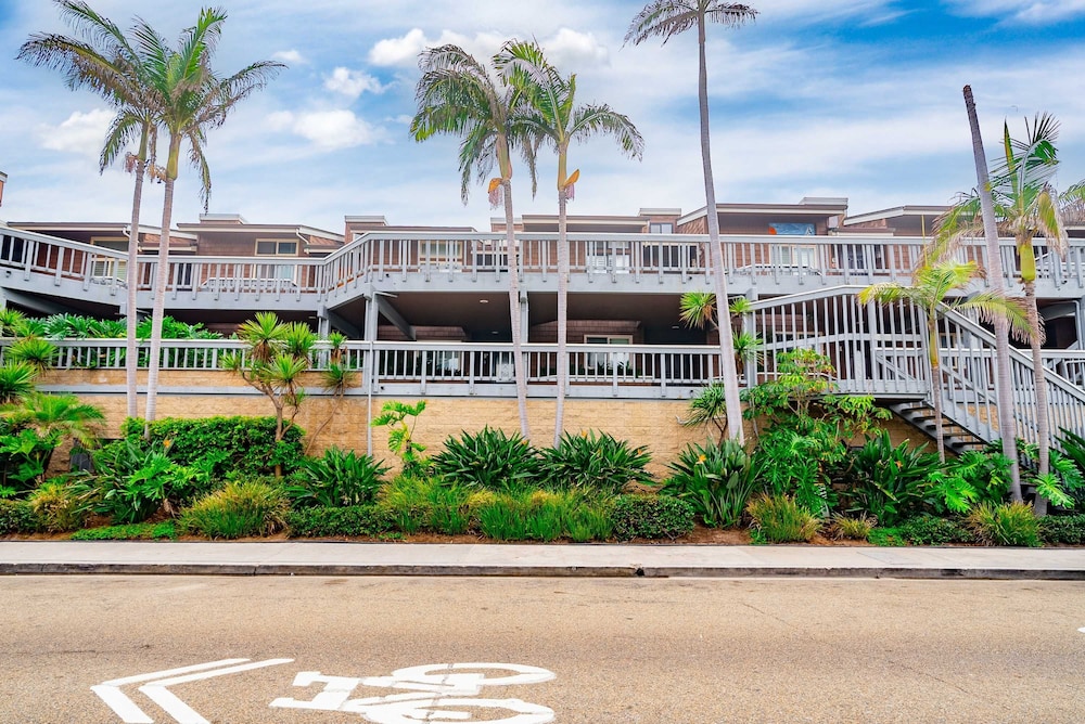 Luxury Oceanfront Condo With Private Beach Access