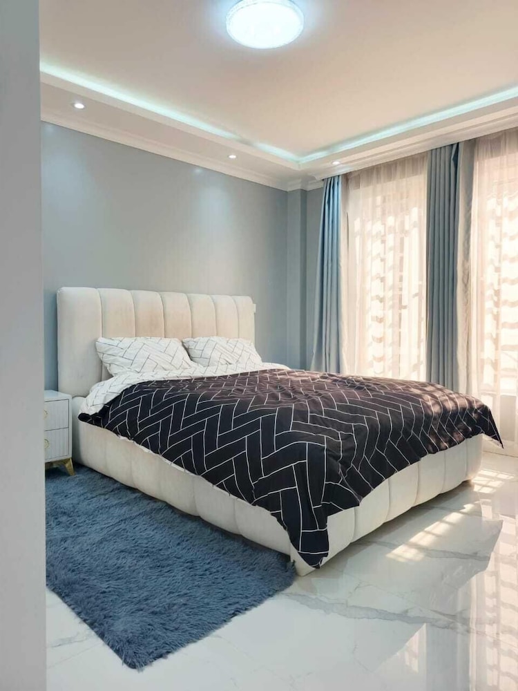 Lux Suites Grandville Apartments