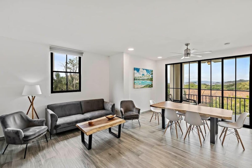 3-BD on 3rd Floor with Great Ocean View