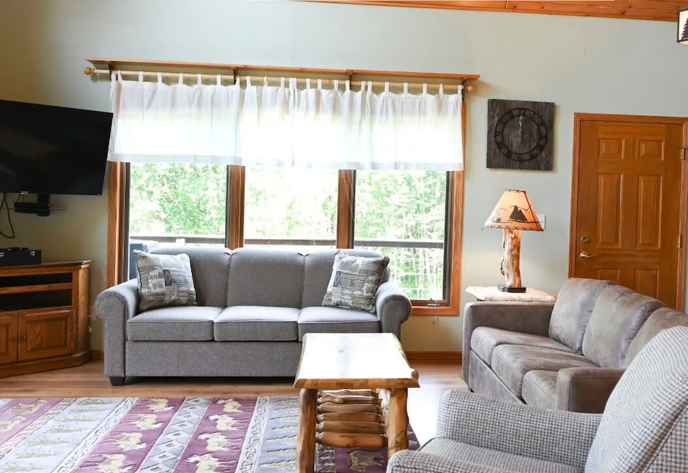 Gunflint Lodge & Outfitters