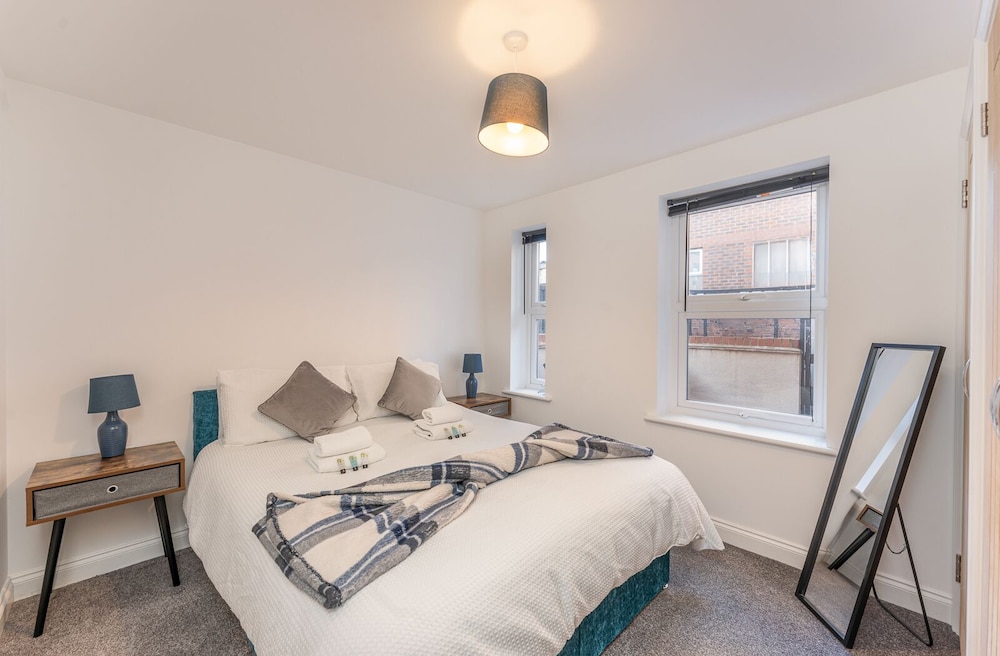 Homely 2-bed Apartment Near Luton Town Centre view 2