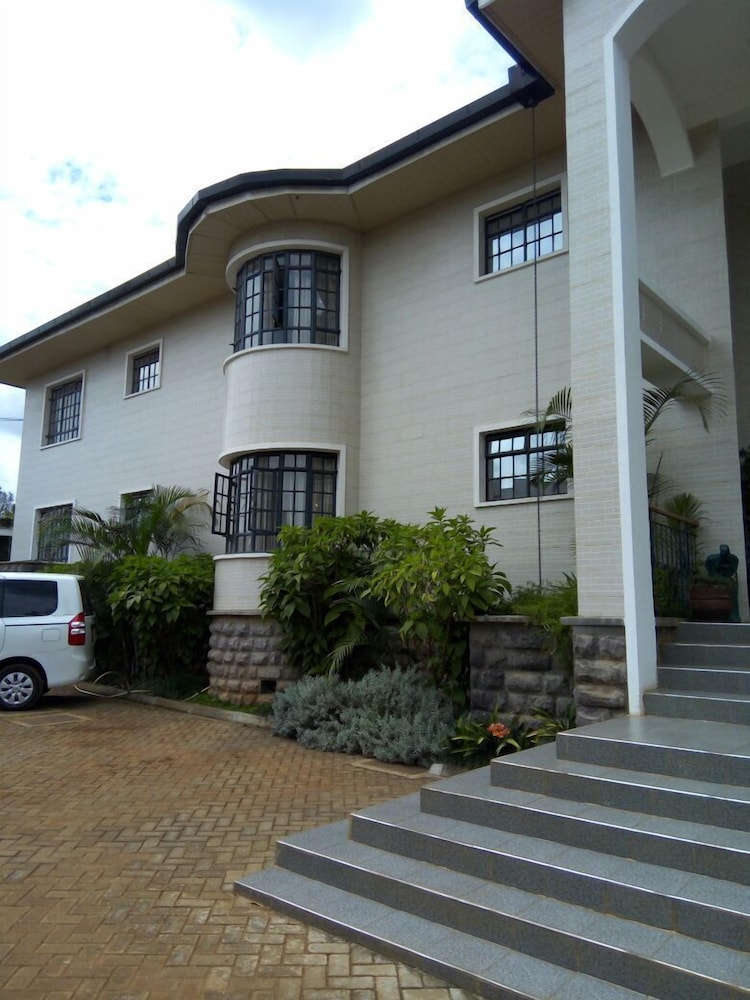 Nyari Rhemia Place Apartments