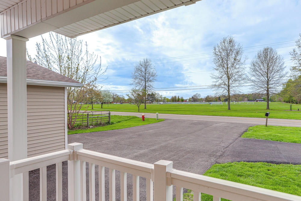 7 Mi to Cedar Point: Retreat w/ Hot Tub & Gazebo