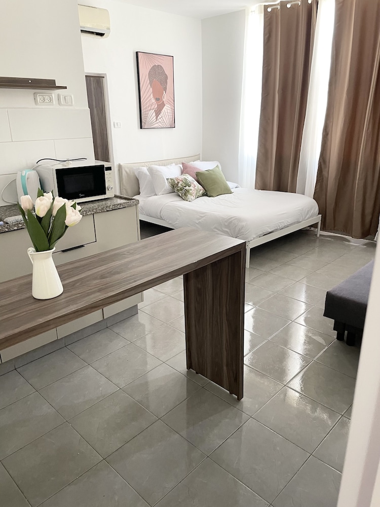 Ha-Carmel Market Apartment