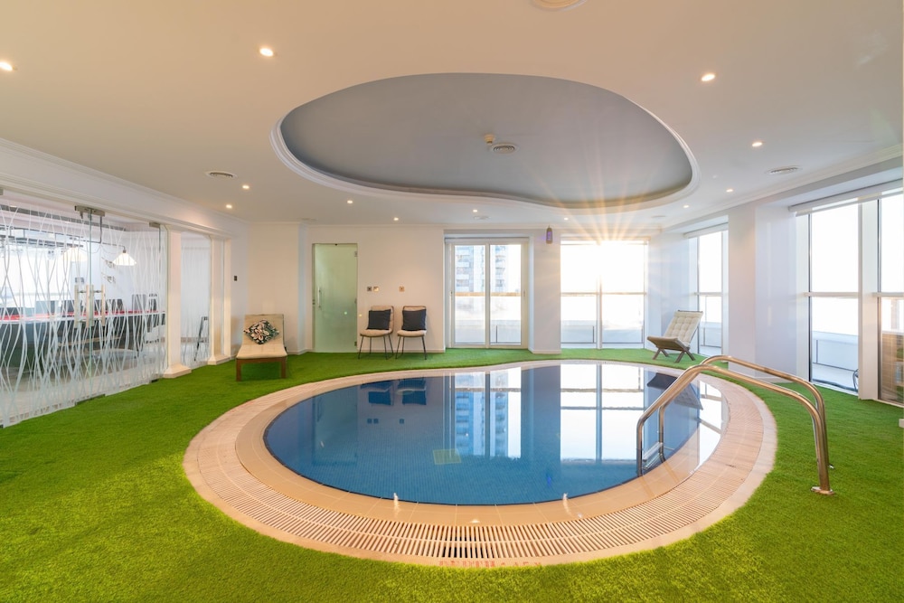 4BR Maid Penthouse w Pool and Jacuzzi