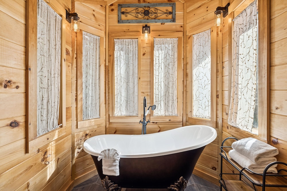 The Wild Life 2 Bedroom Cabin