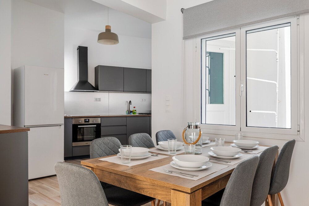 Arco - 2-BR Apt in the Heart of Athens
