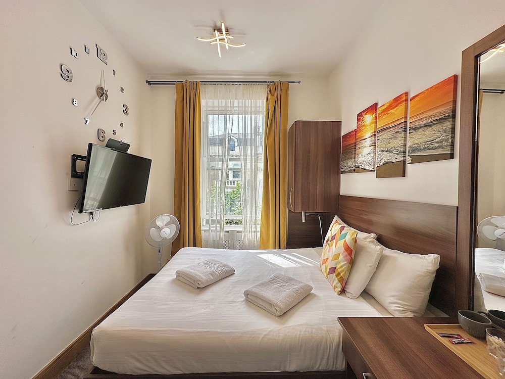205 Earls Court