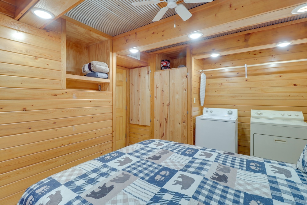 1/2 Mi to Greers Ferry Lake: Quiet Cabin w/ Porch view 3