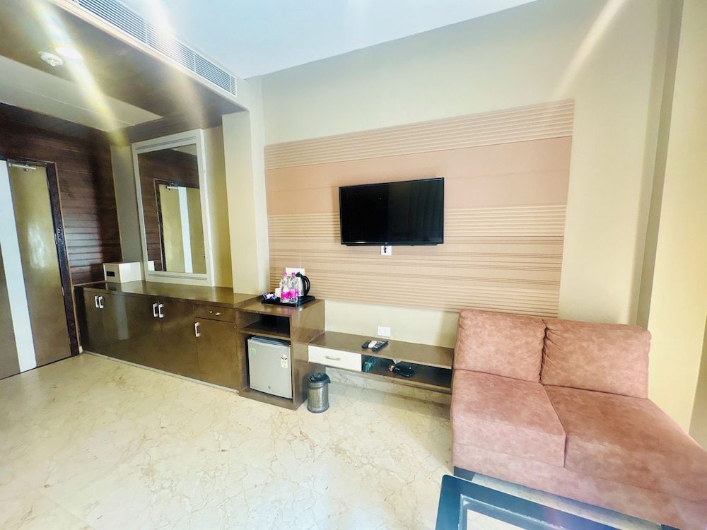 The Bay Suites Puri With Sea View