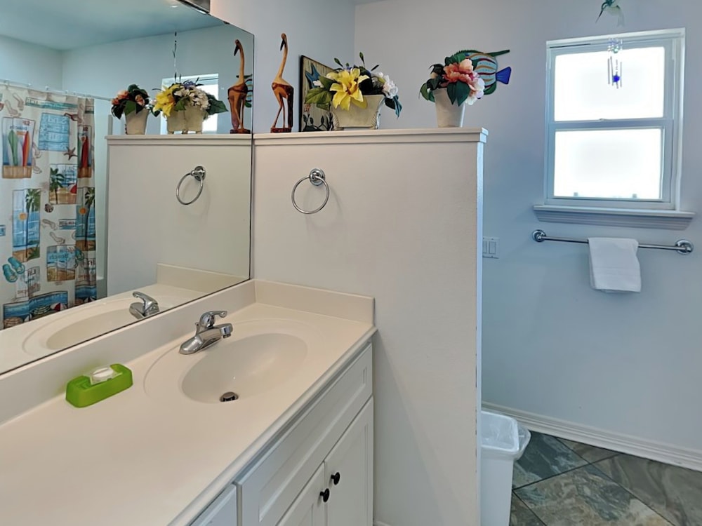 Casa de Reyes by Ryson Vacation Rentals