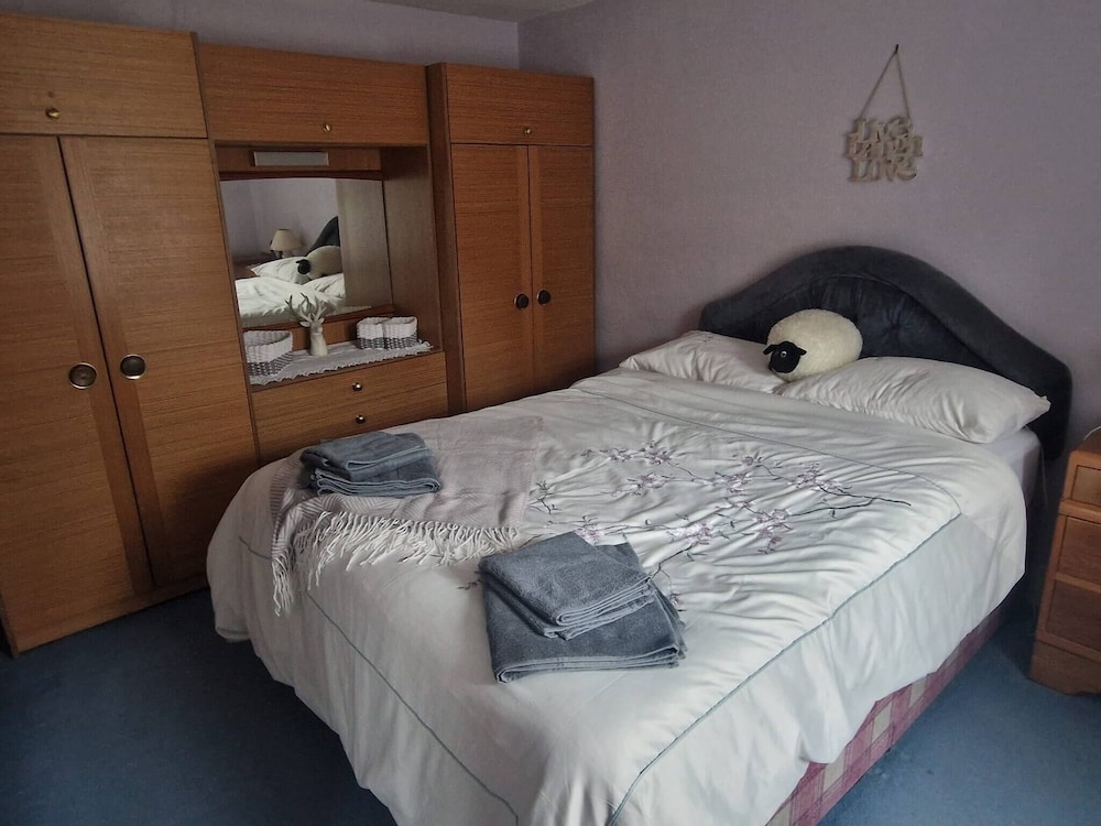 Charming Dolgellau Townhouse With Garden, Perfect for Families
