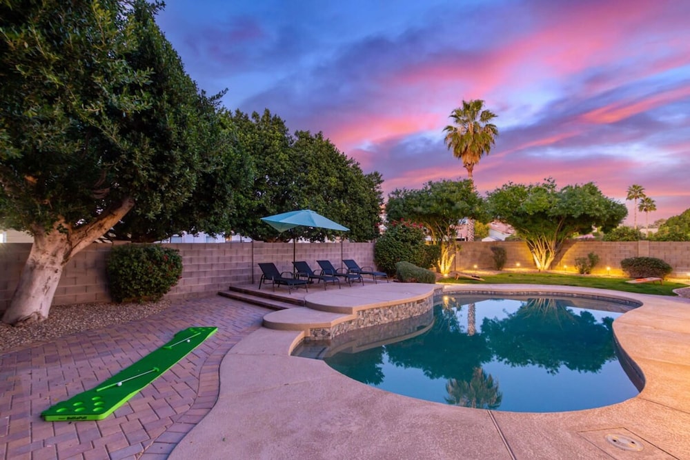 Modern Mesa Oasis Free Heated Pool Al-fresco Living