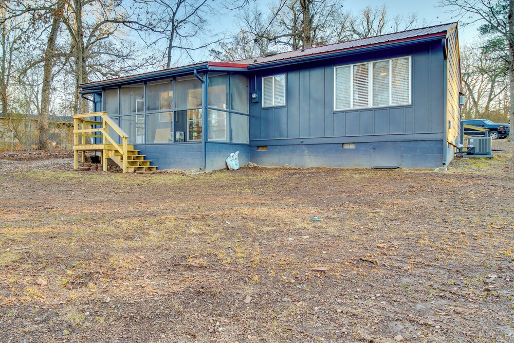 Cozy Lakeview Retreat, Close to Bull Shoals Lake!