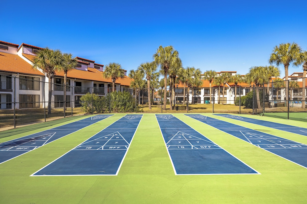 2BR Condo in Edgewater Resort With Golf, Tennis, Pools & Free Tram Service!