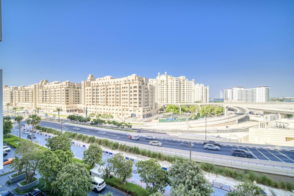 Modern Sea View Apt at the Five Palm Jumeirah