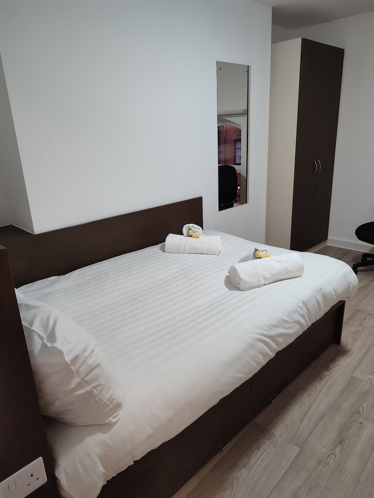 Comfortable Rooms & Apartments - BANGOR view 4