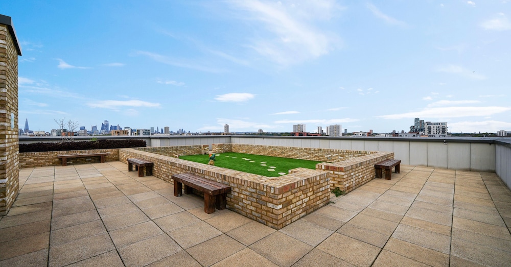 Skyline View 1 Bed Apartment Sleeps 2 - Balcony