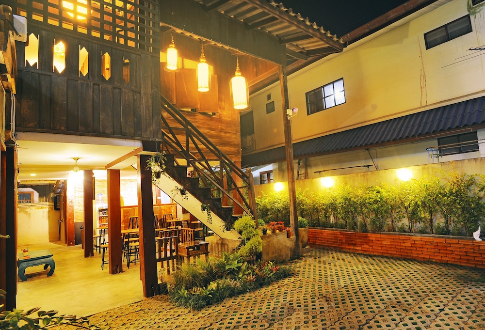 Manon Hostel