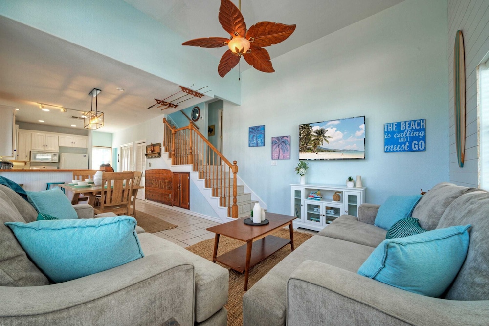 Sleeps 24 2 Homes w/ Beach Boardwalk Access & Deck Views Steps to the Beach