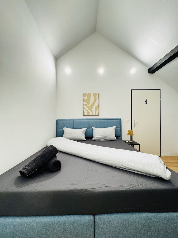 Comfortable 5 BR Apt near Schonbrunn