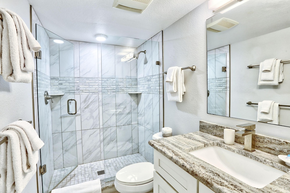 Land's End 10-303 Beach Front - Premier