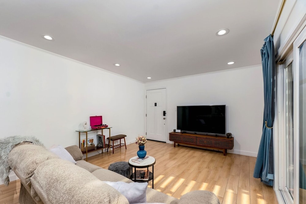 Cozy Family Retreat Game Room Backyard in Hacienda