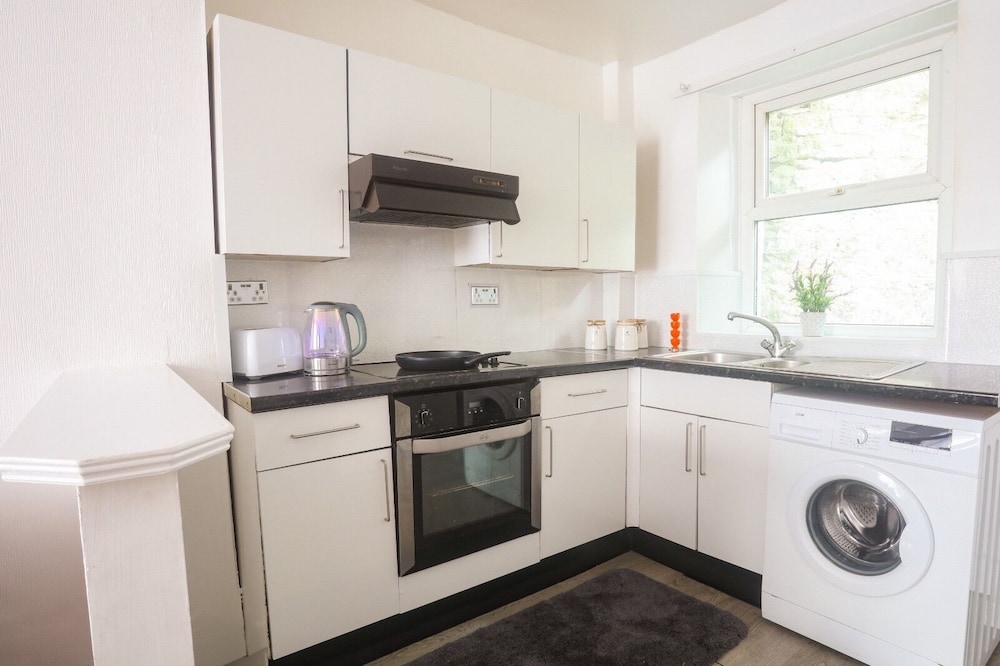 2-bed Apartment, Sleeps 6, 8-min Walk to Centre