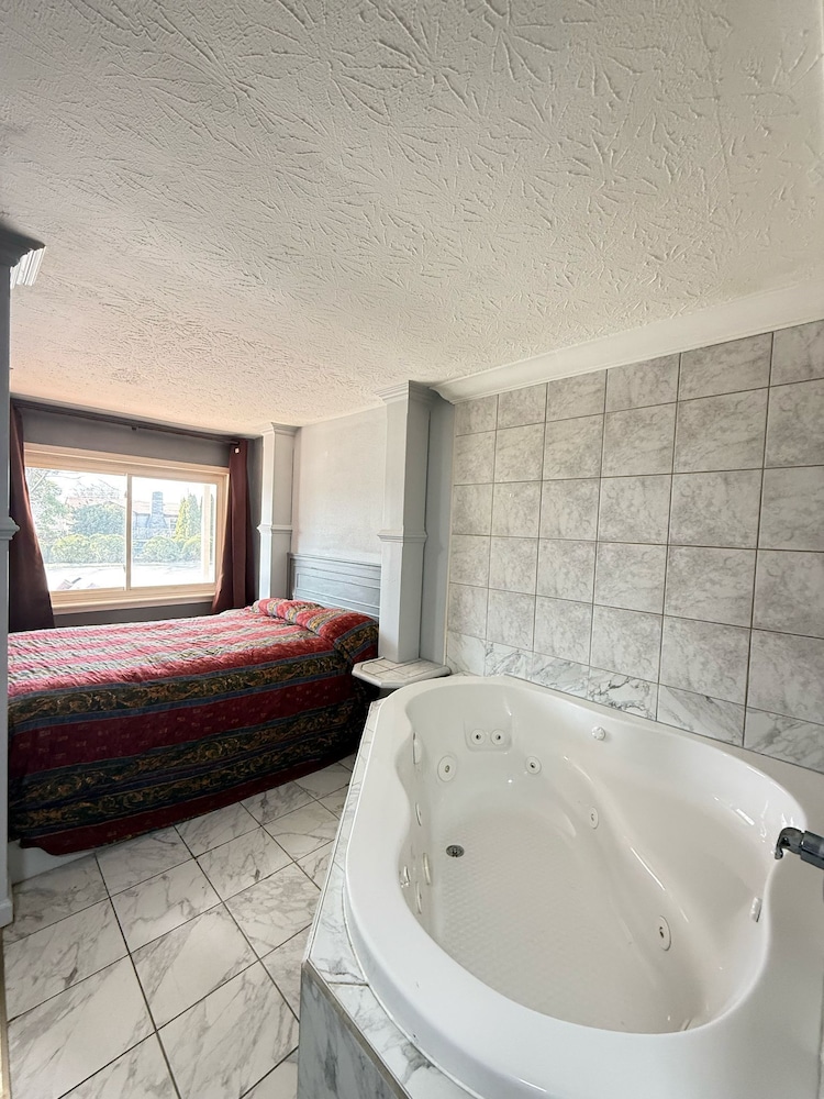 BlissPoint Inn FKA Motel 6t7