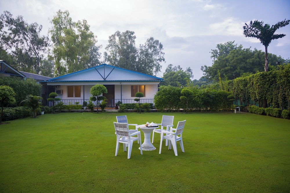 Alaya Stays Krishna Manor 3BHK With Pool