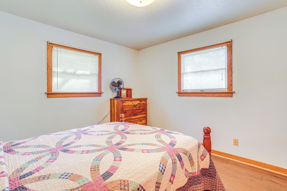 1 Mi to Dtwn Mountain View: Home w/ Deck