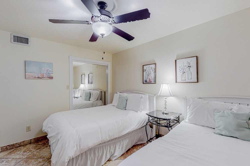 3BR Beachfront Condo w/ Pools & Balcony