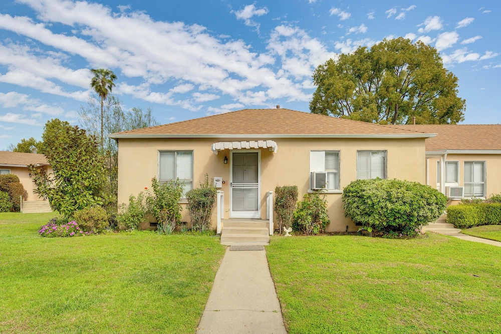 3 Mi to Universal Studios: Chic Home w/ Yard!
