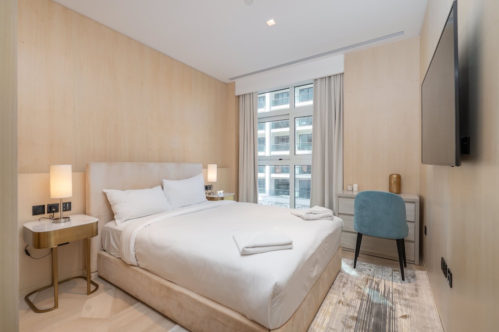 Stunning 3-bedroom Retreat at Five Palm Jumeirah With Spectacular Views and Direct Access to the West Beach