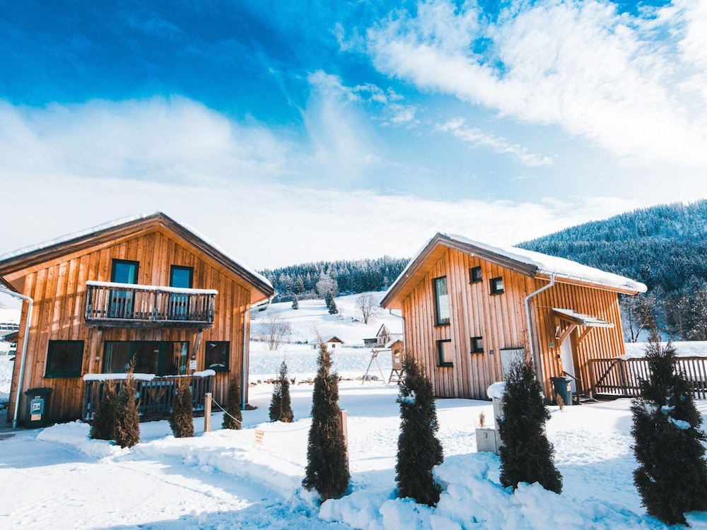 Attractive Chalet With Jacuzzi en Murau