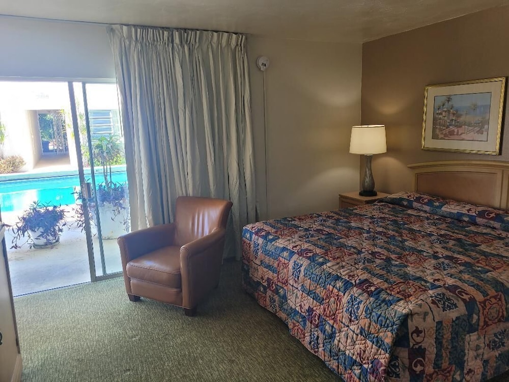 Queens Lodge Motel