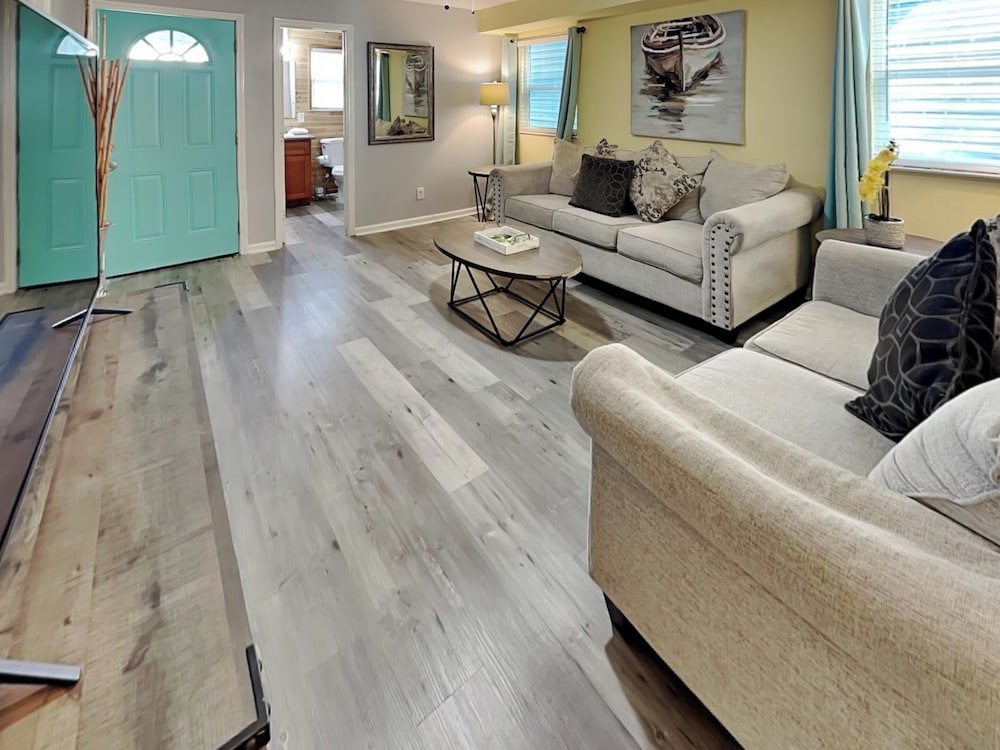 Pleasure Pier Retreat Manor by Ryson Vacation Rentals