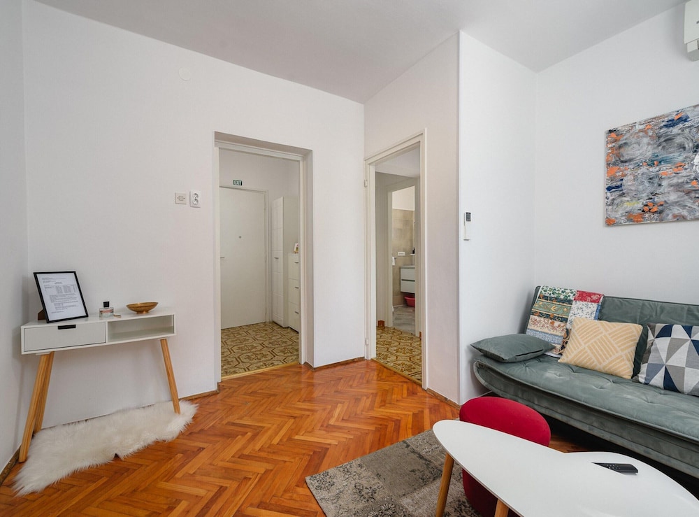 Pretty Apartment Near Golf Course