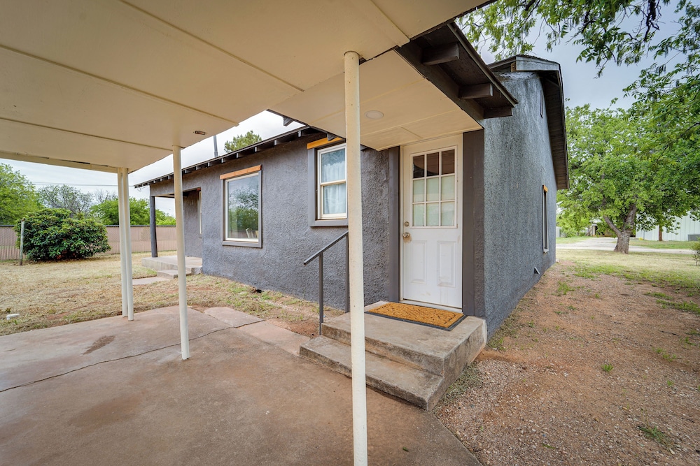 Pet-friendly North Texas Home w/ Spacious Yard! view 2