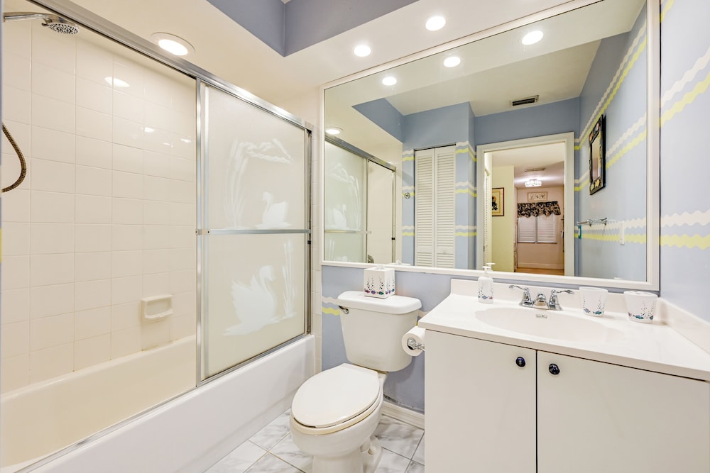 Extended Stay in Estero: Townhome w/ Lake Views!