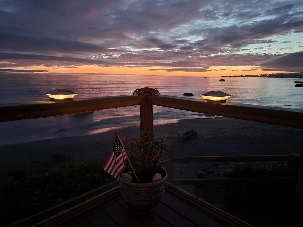 Ocean Front Cabin 12 Jacuzzi Spectacular Views