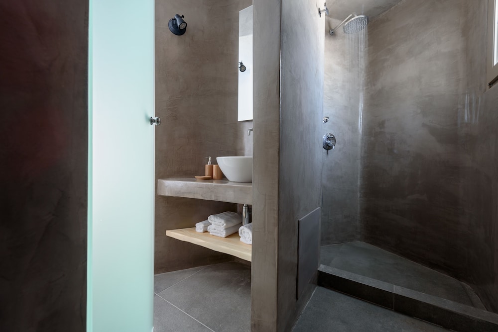 Earino Suites & Villas