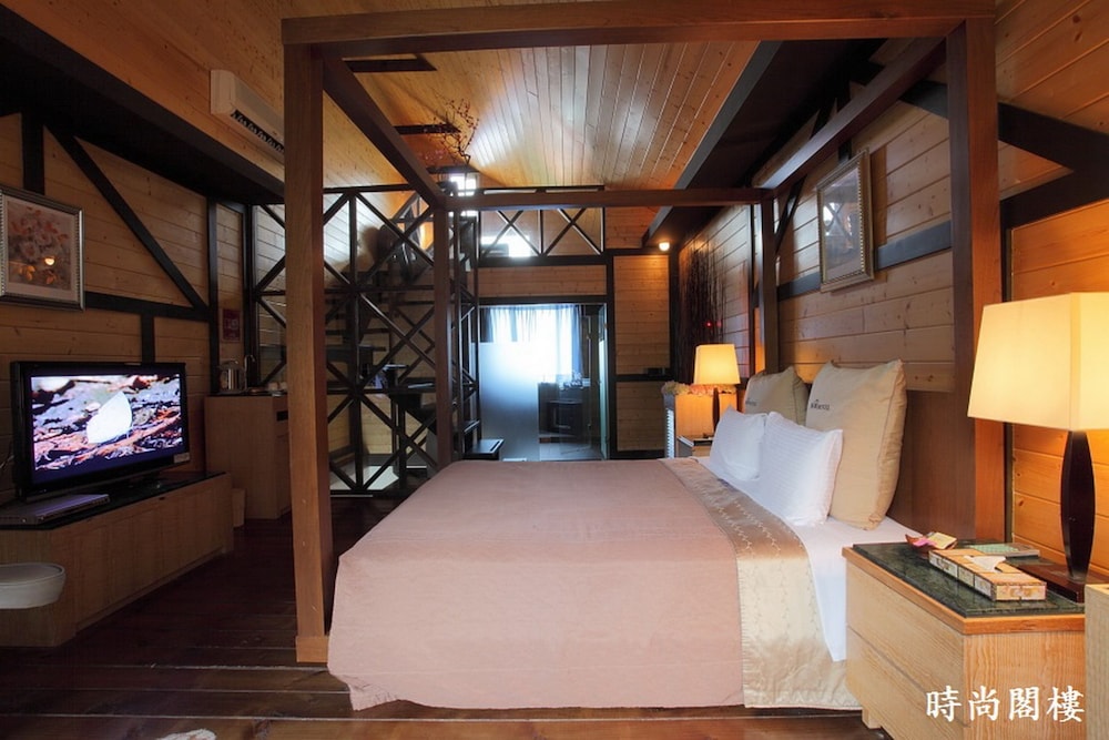 Regale Villa Hotel