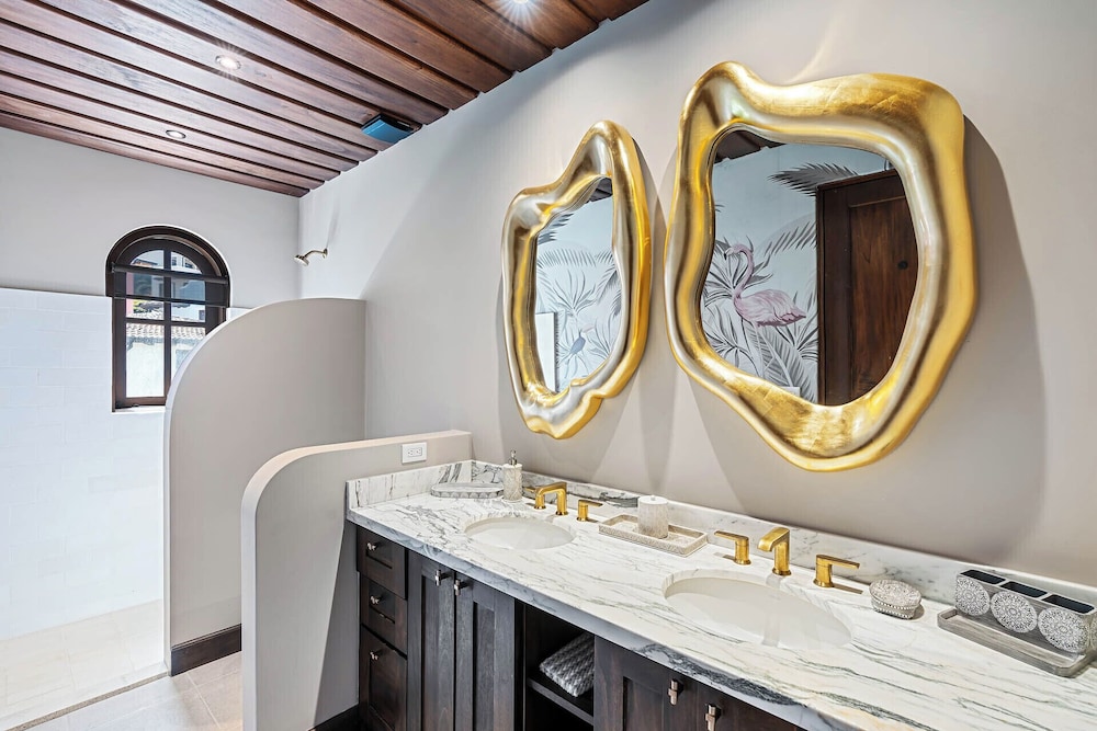 Trendy Condo with Modern Decor, Stunning Ocean Views, and Exclusive Beach Club Access
