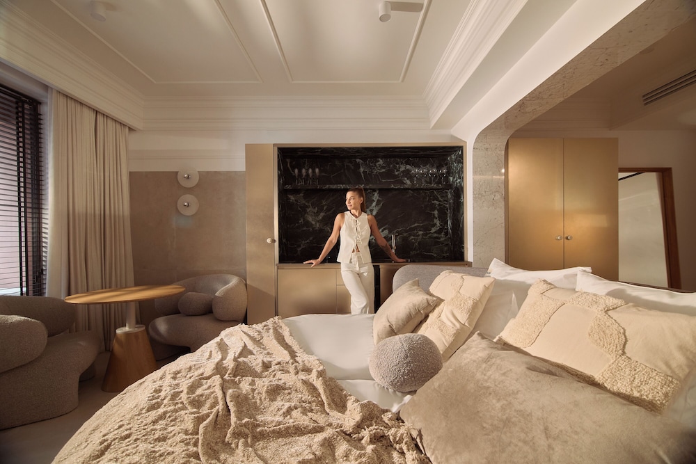 Granaria Jacuzzi Premium Suites by Downtown Apartments